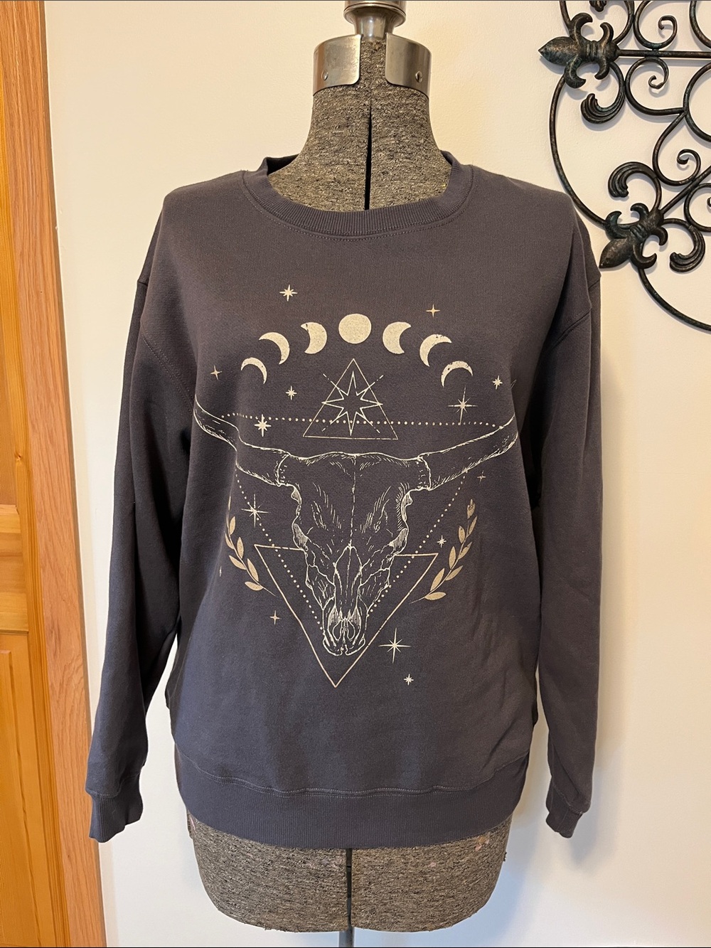 Women's Charcoal Graphic Sweatshirt with Moon Phase & Skull Motif, M